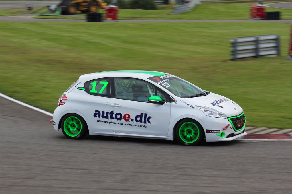 Mads Østerbro var hoppet i en Peugeot 208 denne weekend, da hans 207’er stadig ikke var klar efter hans afkørsel ved den forrige afdeling
(Foto: JJ Media)